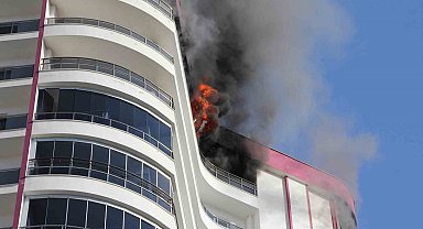 Mersin'de 18. katta çıkan yangın korkuttu