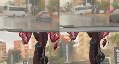 Mersin'de iki ayrı servis midibüsü kazası