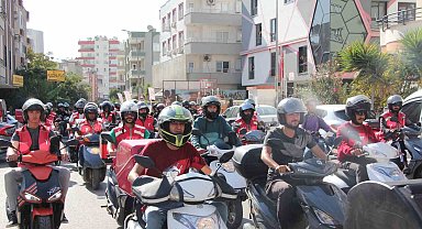 Mersin'de kuryeler ölen arkadaşları için konvoy yaptı