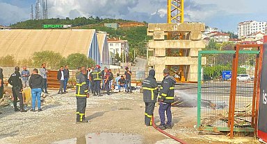 Metro inşaatında iki aydır maaşlarını alamayan işçiler kule vince çıkıp eylem yaptı