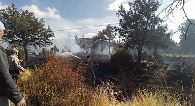 Mezarlıkta çıkan ot yangını vatandaşlarca söndürüldü