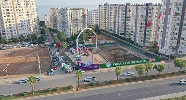 Mezitli'de kapalı yüzme havuzunun temeli atıldı