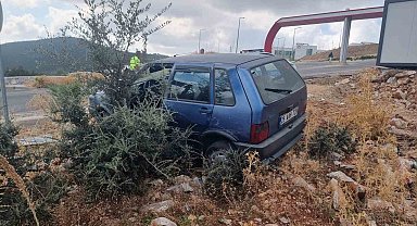 Milas'ta korkutan kaza: Otomobil altında kalarak yaralandı