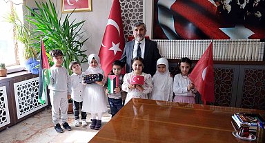 Minik Kur'an kursu öğrencilerinden Filistin'e destek