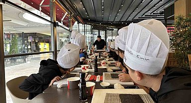 Minik öğrenciler suşi yapmayı öğrendi