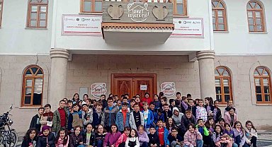 Minik öğrenciler tarih kokan mekanları gezdi