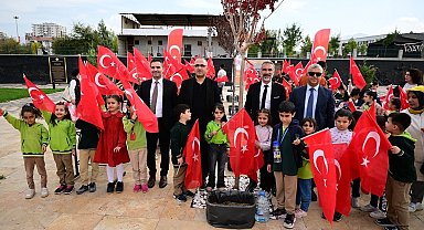 Minikler, ektikleri 100 tohumla geleceğe nefes oldular