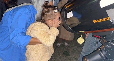 Minikler gökyüzü gözlemledi