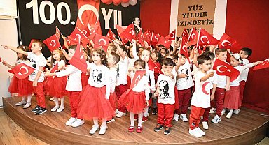 Miniklerin 100. yıl gösterisi büyük beğeni topladı