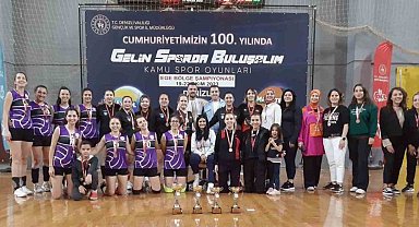 Muğla İl Sağlık Müdürlüğü voleybol takımı Ege ikincisi oldu