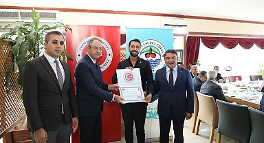 Muhtarlara başarı belgesi