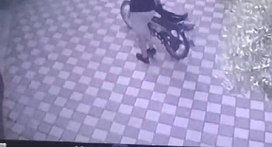 Namaz kılma bahanesiyle imamın motosikletini çaldı
