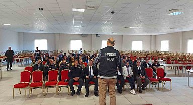 Narkotik polisinden 'Narko Rehber' eğitim faaliyeti