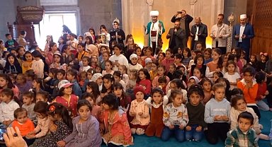 Nasreddin Hoca çocukları camide güldürdü