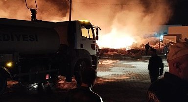 Niğde'de geri dönüşüm fabrikasında yangın
