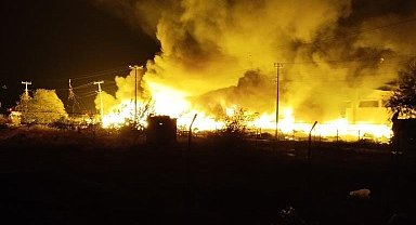 Niğde'de geri dönüşüm tesisindeki yangın kontrol altına alındı