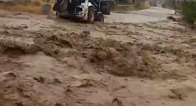 Niğde'de sağanak yağış sele neden oldu