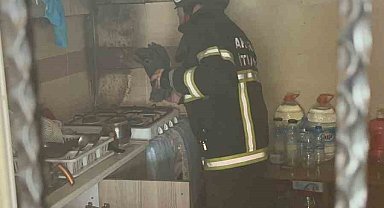 Ocakta unutulan yemek yangına neden oldu