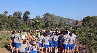 Öğrenciler Büyükşehir Marmaris Tıbbi Bitkiler Koleksiyon Bahçesi'ni ziyaret etti