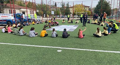 Öğrencilere 'Genel Trafik Kuralları' ve 'Yayaların Uyacakları Trafik Kuralları' eğitimi