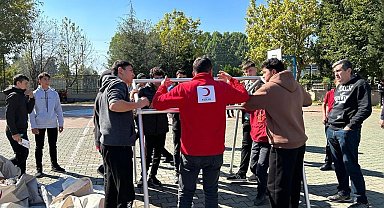 Öğrencilere çadır kurma eğitimi verildi