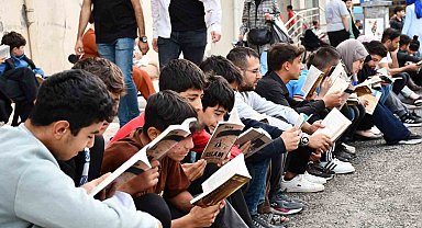 Öğrencilerin girişimiyle yüzlerce Siverekli bir arada kitap okudu