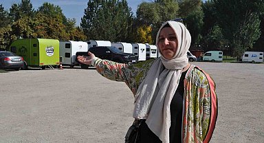 Okul çevresine park edilen karavanlar velilerin tepkisini çekti