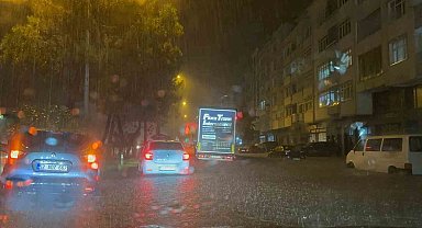 Ordu'da sağanak sele dönüştü: Ev ve işyerlerini su bastı