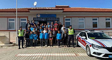 Ortaokul öğrencilerine trafik eğitimi verildi