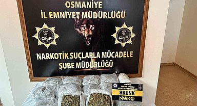 Osmaniye'de otomobile gizlenmiş 10 kilo 50 gram uyuşturucu ele geçirildi