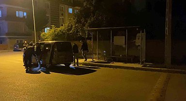 Otobüs durağında oturanlara ateş açıldı: 3 yaralı