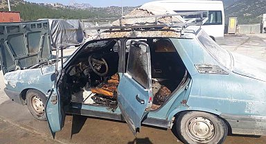 Otomobil alev aldı 3 kişi yaralandı 1 koyun telef oldu