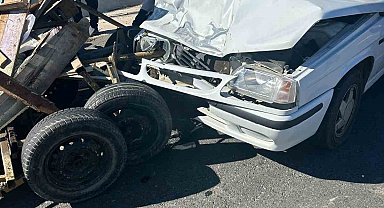 Otomobil ile at arabası çarpıştı: 2 kişi yaralandı