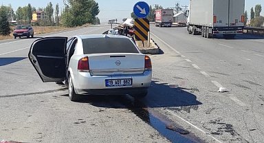 Otomobil ile traktör çarpıştı: 1'ağır 5 yaralı