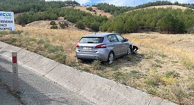 Otomobil şarampole devrildi: 1'i bebek, 5 yaralı