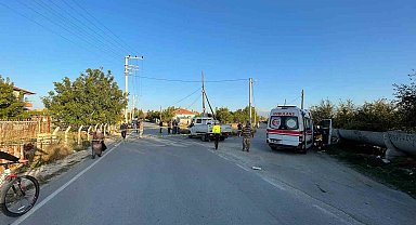 Otomobilin çarptığı bisikletli hayatını kaybetti