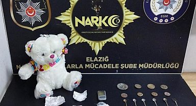 Oyuncak ayı ve yakıt deposuna zulalanmış uyuşturucular ele geçirildi: 5 gözaltı