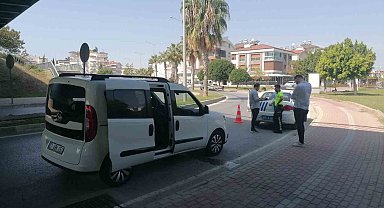 Özel aracıyla turist taşıyan korsan taşımacı 20 bin TL ceza yedi, aracı 2 ay trafikten men edildi