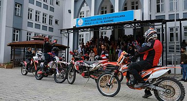 Özel çocuklara motocross sürprizi