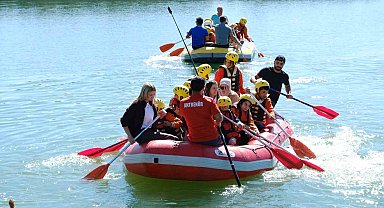 Özel çocukların rafting keyfi