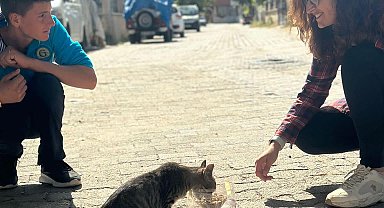 Özel öğrenciler sokak hayvanlarını unutmadı