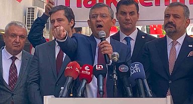 Özgür Özel, İzmir'de CHP'li delegelerle bir araya geldi