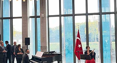 Paris Yunus Emre Enstitüsü, Cumhuriyet'in 100. yılını coşkuyla kutladı