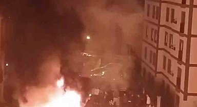 Pendik'te park halindeki kamyon alev alev yandı