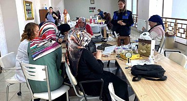 Polis ekiplerinden kadınlara bilgilendirme