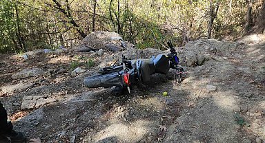 Polisleri peşine taktı, motosikleti atıp kaçmasına rağmen kıskıvrak yakalandı