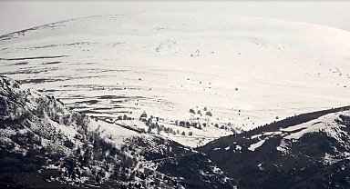 Posof'ta dağlara kar yağdı