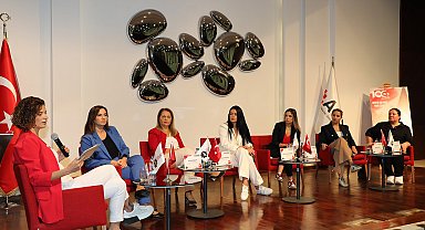 "Cumhuriyetin 100. Yılında 100 Güçlü Kadın" paneli yapıldı