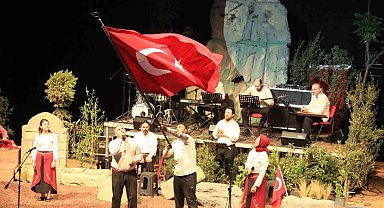 "İşgalden Cumhuriyet'e" oyunu binlerce izleyiciye ulaştı