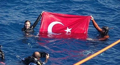 Rekortmen milli sporcu Ercümen: "Dünya rekoru ile 100. yılımızı kutlamak benim için paha biçilemez"